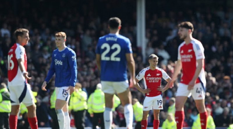 carragher-do-khong-dang-la-qua-phat-den-var-can-ro-rang