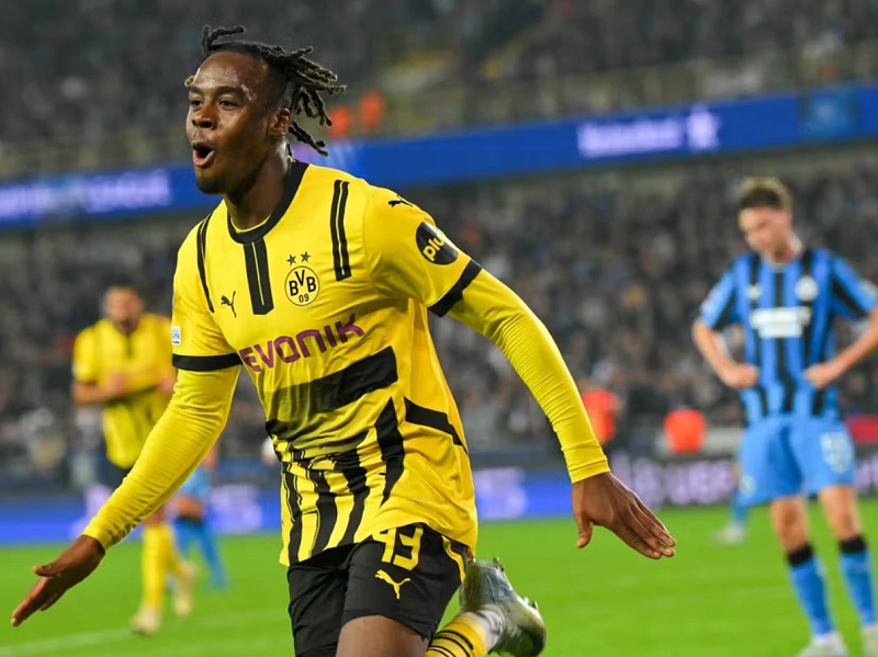 chelsea-muon-chieu-mo-jamie-gittens-sancho-dong-vai-tro-ban-dap-phia-sau-hau-truong